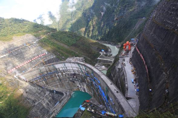 国电集团大渡河大岗山水电站大坝全线封顶